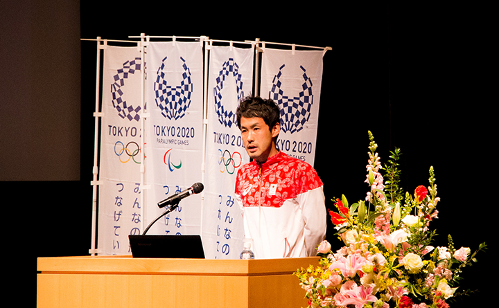 リオパラリンピック陸上競技4×100mリレー銅メダリスト多川知希選手によるプレゼンテーションの様子