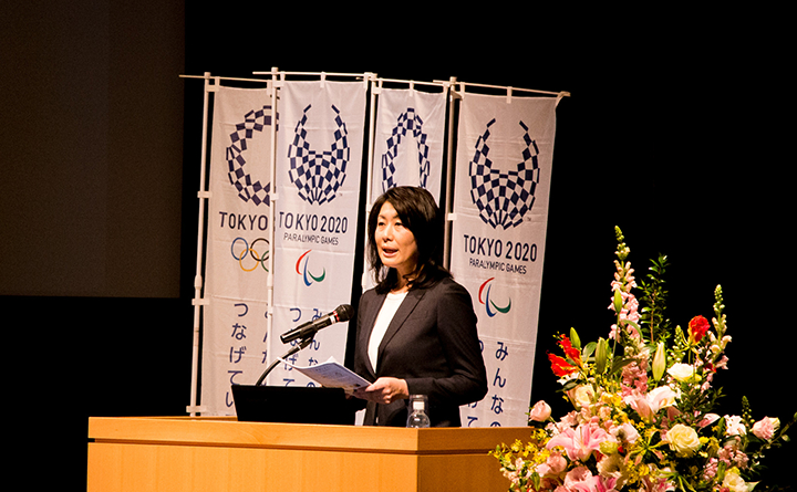 東京マラソン財団、運営統括本部ボランティアセンター長の山本悦子さんによるプレゼンテーションの様子